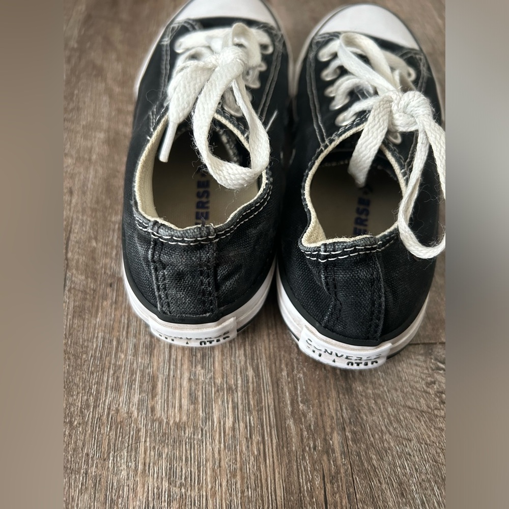 🌸 $10 SALE 🌸 Converse Kids Black Sneakers - Picture 4 of 12